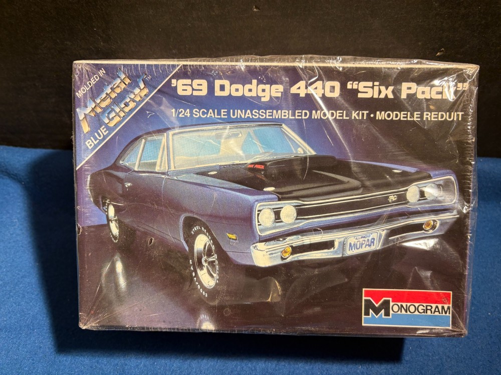 1/24 MONOGRAM 1969 DODGE 440 SIX PACK SUPER BEE BLUE MODEL CAR KIT OPEN READ UT
