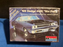 1/24 MONOGRAM 1969 DODGE 440 SIX PACK SUPER BEE BLUE MODEL CAR KIT OPEN READ UT