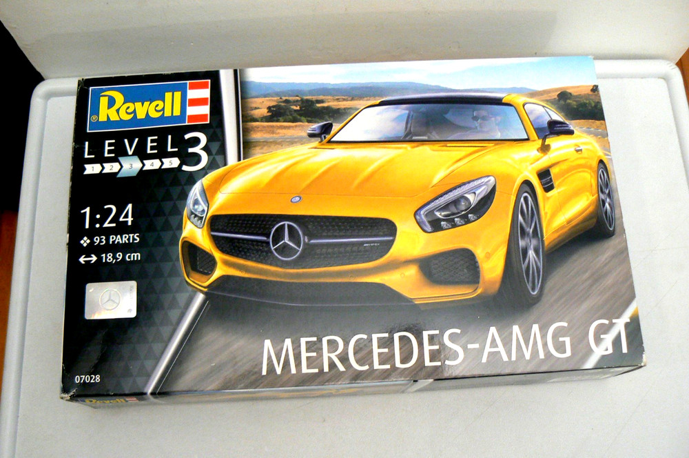 New REVELL MERCEDES AMG GT Set 1:24 Plastic Model Kit Level 3 Open Box 93 Parts