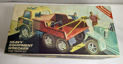 Vintage 1972 Lindberg Heavy Equipment Wrecker Tow Truck Kit w/ Original Box