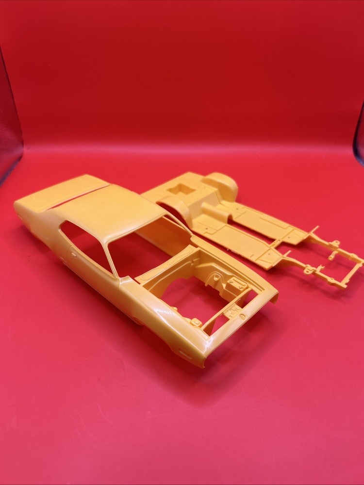 1971 Plymouth GTX Revell Body And Chassis Model Parts 1:24 New