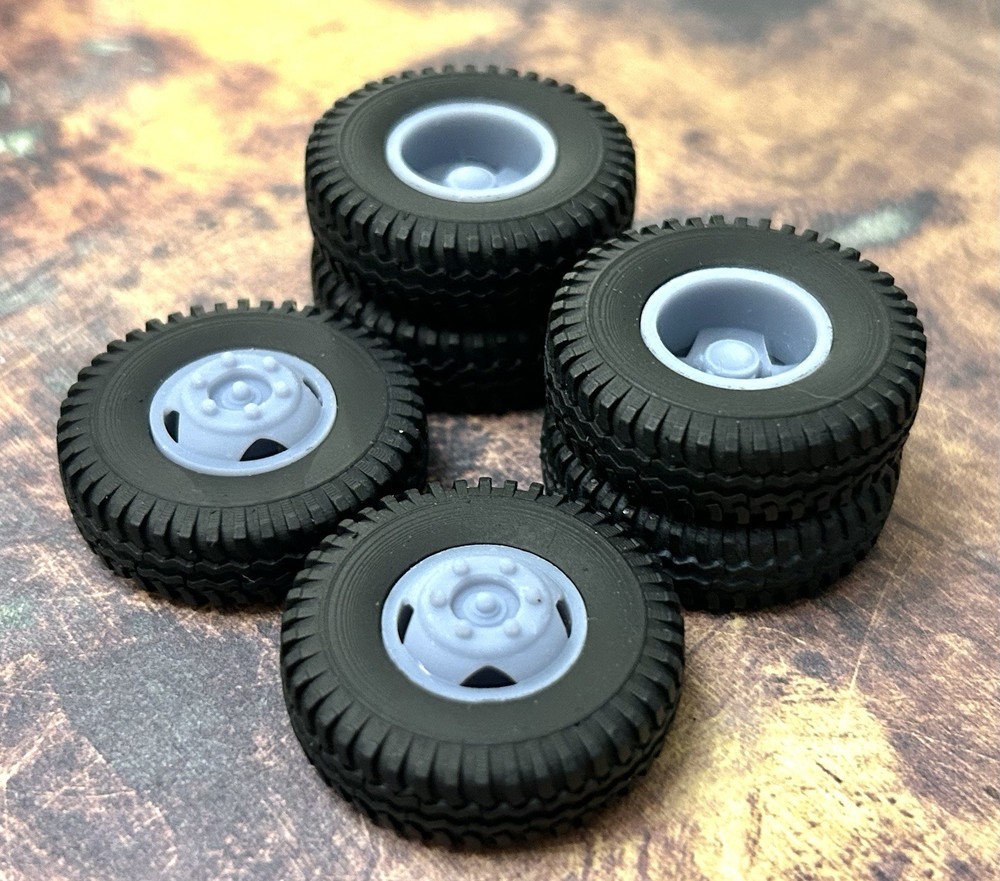 Resin 1/24 Scale: 15-inch “4-hole Tow Truck” Dually Wheels W/ Commercial Tires