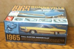 AMT 1965 PONTIAC BONNEVILLE SPORT COUPE 1/25 SCALE MODEL KIT