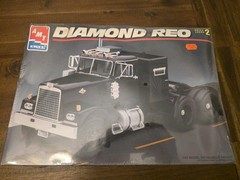 Vintage AMT/ERTL Diamond Reo Semi Tractor 1/25 Model Kit Factory sealed #8137