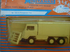 Roco Minitanks (NEW) 1/87 Z-323s Modern UN Pinzgauer 712 Ambulance Lot #4983