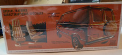 AMT 1977 Ford Cruising Van 1:25 Model Kit # AMT1108M/12 New Sealed