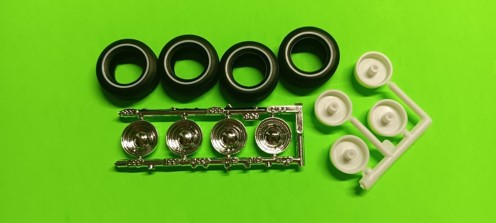 Babymoons Rim 1953 Ford F100 Pickup 1/25 Whitewall Tire AMT Wheel Backs
