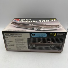 1965 Ford Galaxie 500 XL Plastic AMT 6467 Model Kit 1:25 Scale
