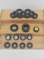 Tires & Wheels 1:25 Scale Model Car Parts Lot Assortment 21 Wheels.