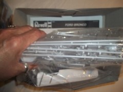 Revell Ford Bronco 1/25 Scale Plastic Model Car Kit 85-4320