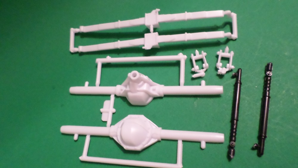 69 1969 Chevy Camaro Z28 1/12 12 Bolt Rear End Axle Leaf Springs Shackles Revell