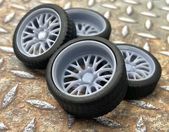 1/24 Scale: 21/20 Inch Weld S82 Wheels With Wide Rear Street Tires; Resin