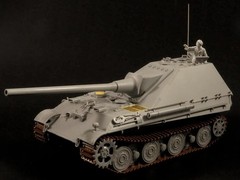 Amusing Hobby AH 35A011 1/35 German Tank Destroyer Jagdpanther II Brand New