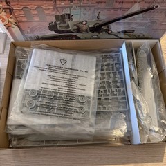 Trumpeter 1:35 Russian T-14 Armata MBT Tank Model Kit, Unassembled
