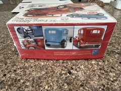 REVELL 1932 FORD SEDAN STREET ROD FACTORY SEALED INSIDE KIT! CIRCA 2007! VMCP!
