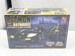 AMT 1/25 Scale Batmobile Model Kit W/Resin Batman Figure New Sealed In Box