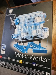 SMITHSONIAN MOTOR WORKS 4 CYLINDER CAR ENGINE MOVING MODEL SCIENCE KIT