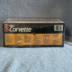 AMT Ertl 1963 Corvette 1:25 Unassembled Plastic Model Kit 6520