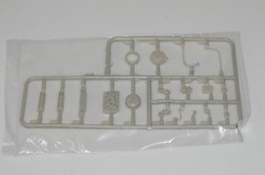 MOEBIUS 1971 F-250 CUSTOM 4×4 2567 ⭐PARTS⭐ VALVE COVERS+MANIFOLD+MORE 1:25