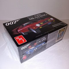 James Bond Movie 1971 Ford Mustang Mach I AMT 1:25 Scale Model Kit (AMT1187M/12)