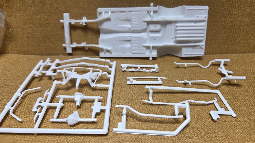 1964 Dodge 330 COMPLETE CHASSIS & DRIVESHAFT 1/25 Lindberg NEW Model Kit PARTS