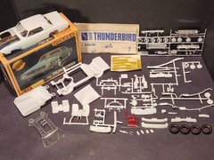 AMT 1969 Ford Thunderbird HT 1/25 Scale Model Kit – Nice Unbuilt Kit, Fair Box