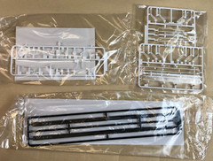 Aoshima 1:32 Scale Model Kit ISUZU FORWARD FLATBODY 320 Early Model PARTS ONLY
