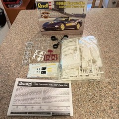 Revell 1998 Corvette Indy 500 Pace Car 1:25 Plastic Model Kit #85-2857