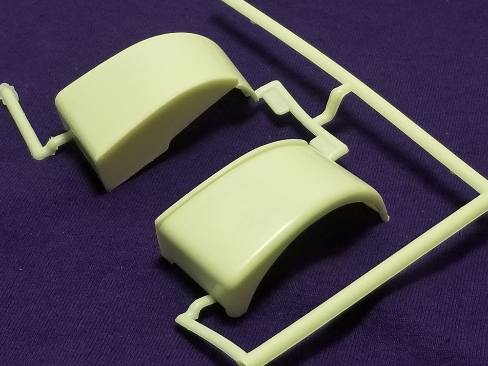 Diamond REO Truck Tractor FRONT FENDERS for 1:25 AMT Model Kit