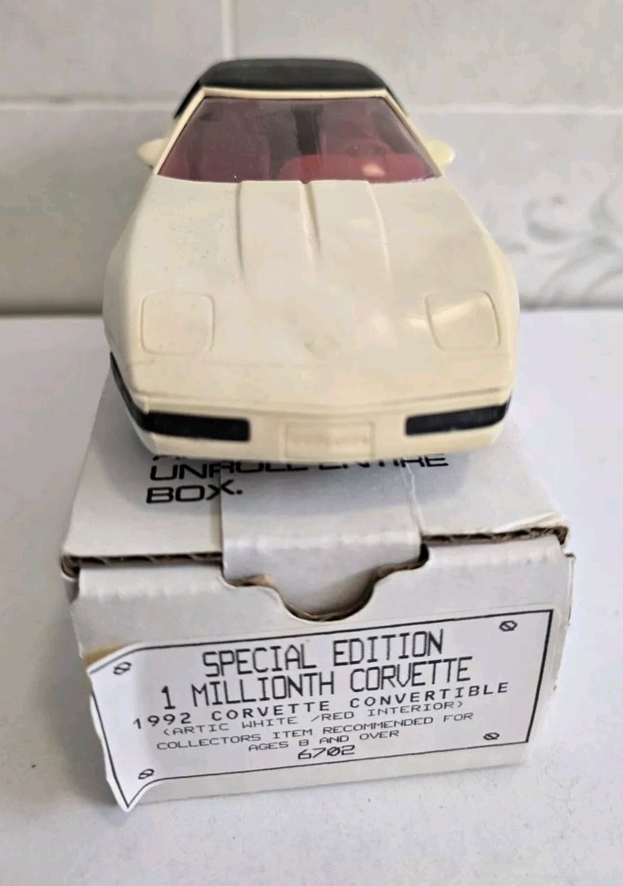 Ertl AMT 1992 Chevrolet Corvette ARTIC White Red Int Spec. Ed. Promo 1 Millionth