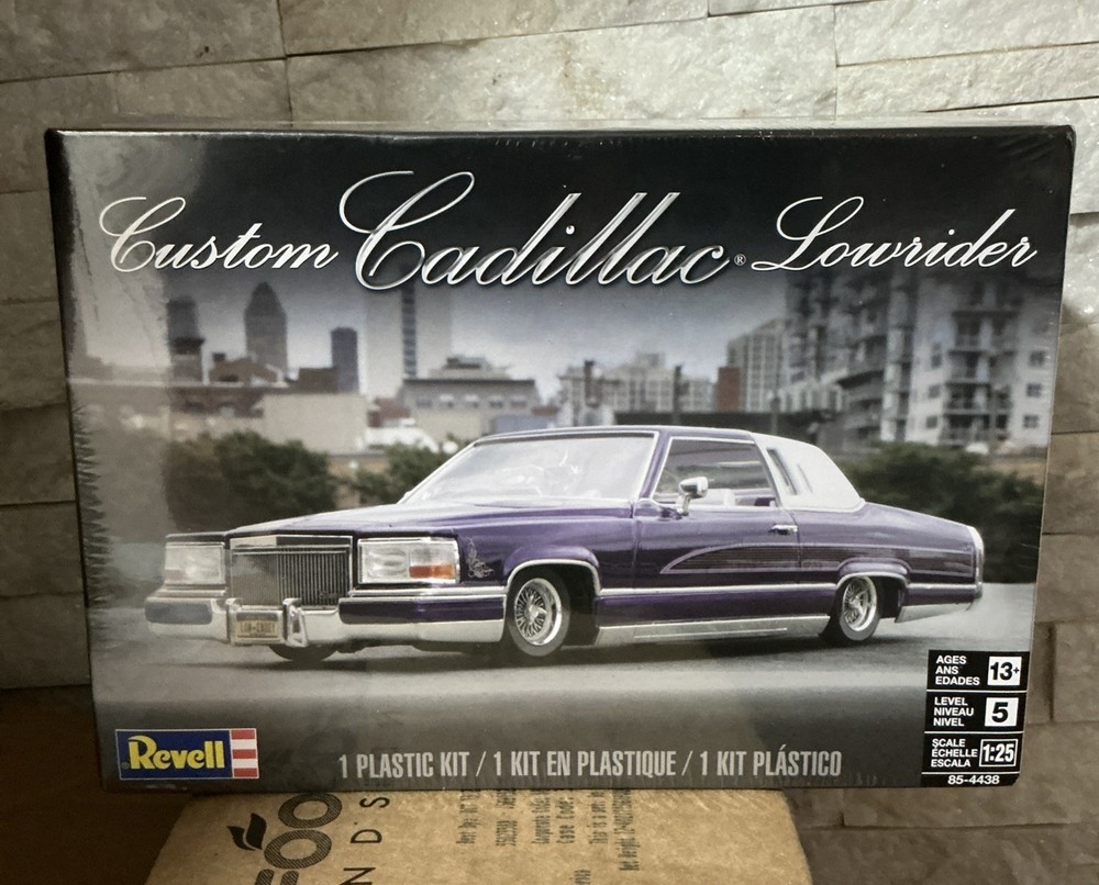 Revell Lowrider Cadillac 1:25 Scale Sealed NEW