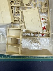 Academy Minicraft 1/35 Scale M997 4×4 Ambulance US Army Model HMMWV Kit 1352