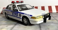 Nicely built 1/25 scale 1997 Ford Crown Victoria NYPD White Blue RMP READ