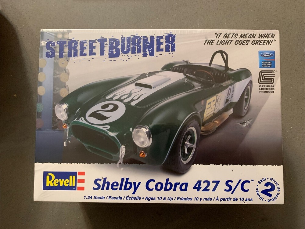 Revell STREETBURNER Ford Shelby Cobra 427 S/C Scale 1/24 Model Kit 85-2828