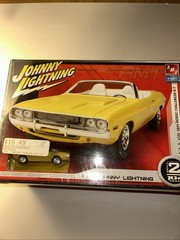 AMT Ertl Johnny Lighting 1970 Dodge Challenger 1:25 Scaled Sealed