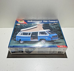 Revell #85-7633 1:25 Scale Volkswagen Van Camper Plastic Kit Sealed
