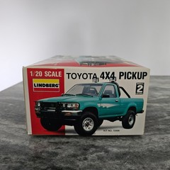 Lindberg Toyota 4×4 Pickup Truck 1/20 Scale Plastic Model Kit 72506 – Open box