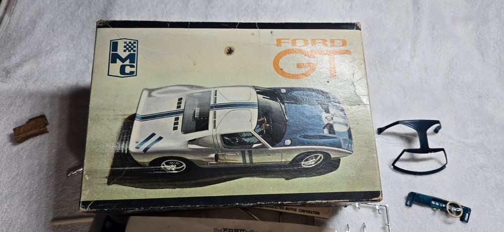VINTAGE 60’S IMC MODELS FORD GT 1/25 SCALE PARTIAL BUILT MODLE KIT SEE PICTURES