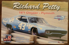 Salvinos JR 1/25 #43 Richard Petty 1971 Plymouth Road Runner Model NASCAR NEW!