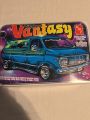 AMT 1/25 Dirty Donny’s Vantasy 1970 Customizable Chevy Van Model Kit