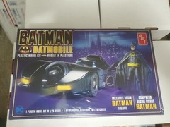 AMT Batman Batmobile with Resin Batman Figure 1:25 Scale Model Kit (AMT1107M/12)