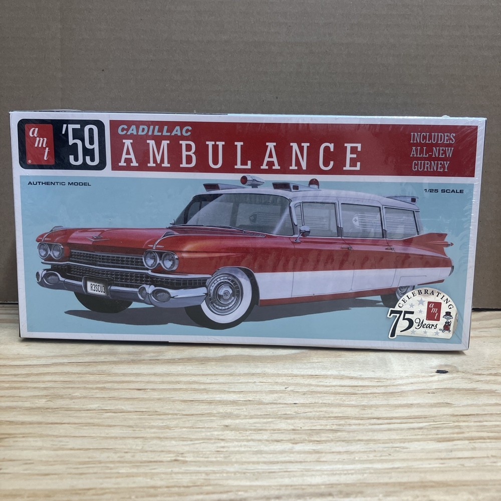 AMT 1395 1959 Cadillac Ambulanc w/ Gurney 1:25 Plastic Model Kit FACTORY SEALED