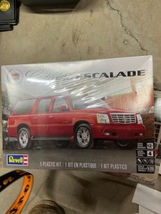 Revell Cadillac Escalade Plastic Model Kit 1:25 85-4482 NEW IN SEALED PACKAGE
