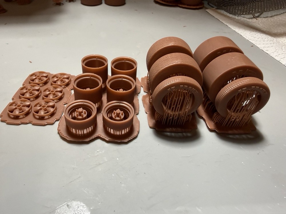 1/25th 2 Lane Blacktop Wheels & Tire Set 3D Printed
