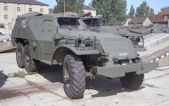 Panzer Depot 1/144 Soviet Union APC BTR-152 green (8076)