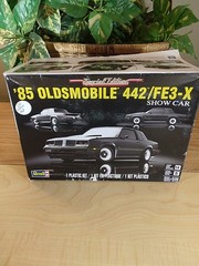 Olds 1985 Oldsmobile 442/FE3-X Show Car 1:25 scale Revell Model, Open Box Complt
