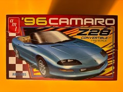1996 CHEVROLET CAMARO Z28 CONVERTIBLE MODEL KIT 1/25 SCALE AMT ROUND 2 NEW LOOK!