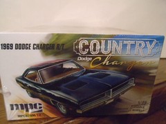 MPC #878 1/25 SCALE 1969 DODGE CHARGER R/T NEW DAMAGED BOX