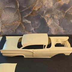 AMT 57 Ford 2-Dr Hardtop w/ Engine 1:25 Plastic Model Kit T-157-200
