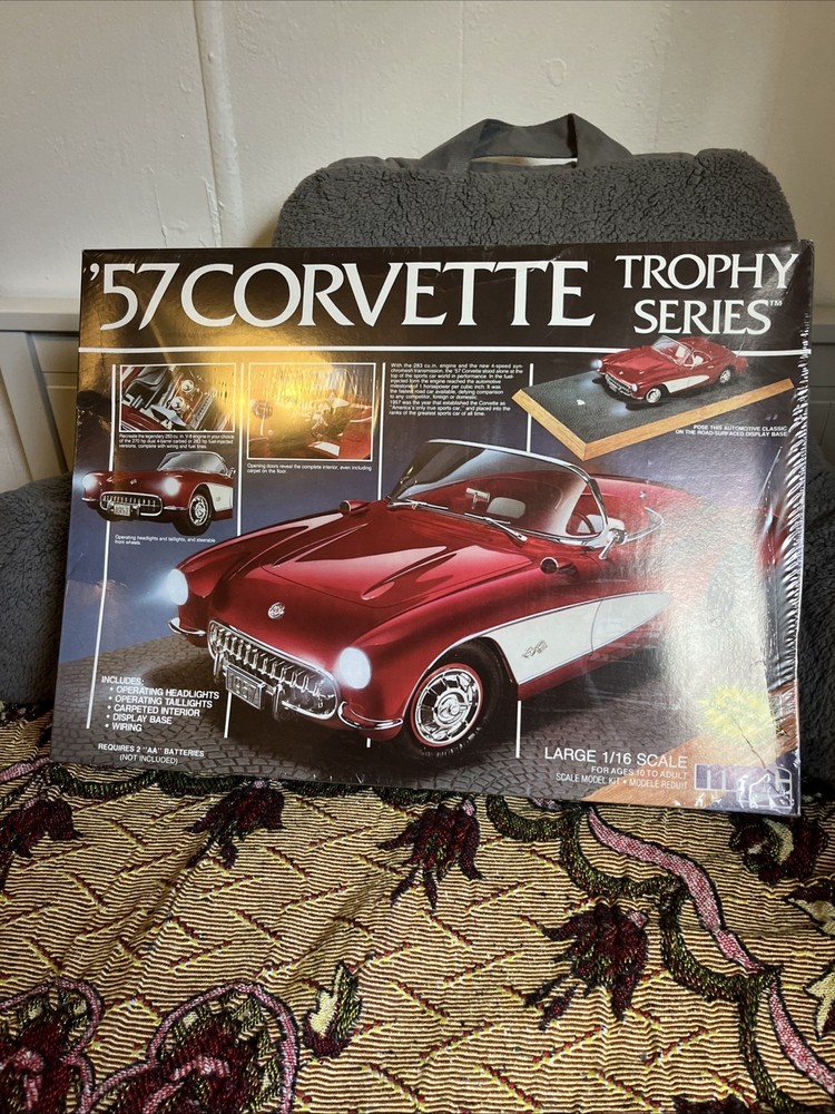 Amt 57 Corvette Trophy Series 1/16 Scale with Working Headlights. New. Sealed